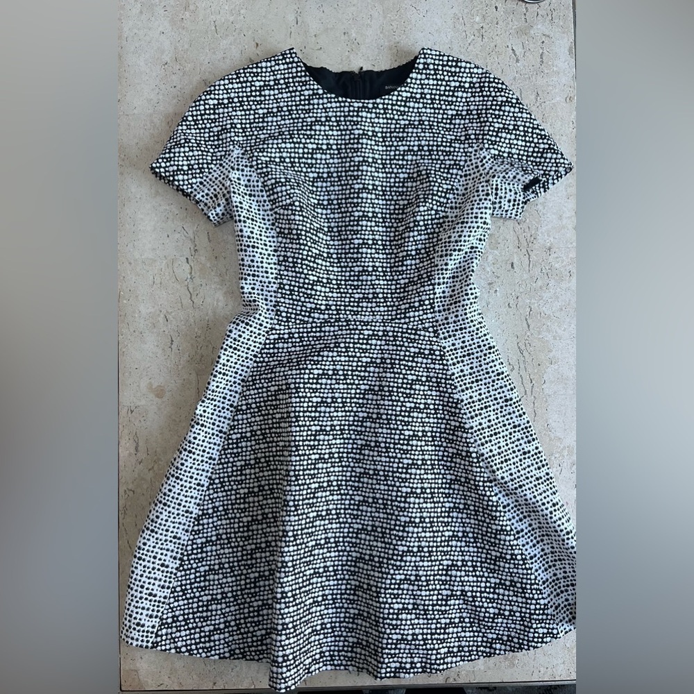 Banana Republic Beautiful Fit and Flare Black and White Dress Size 4